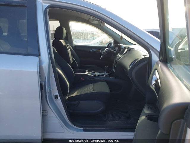 5N1DR2MM9HC678395 Nissan Pathfinder Sv