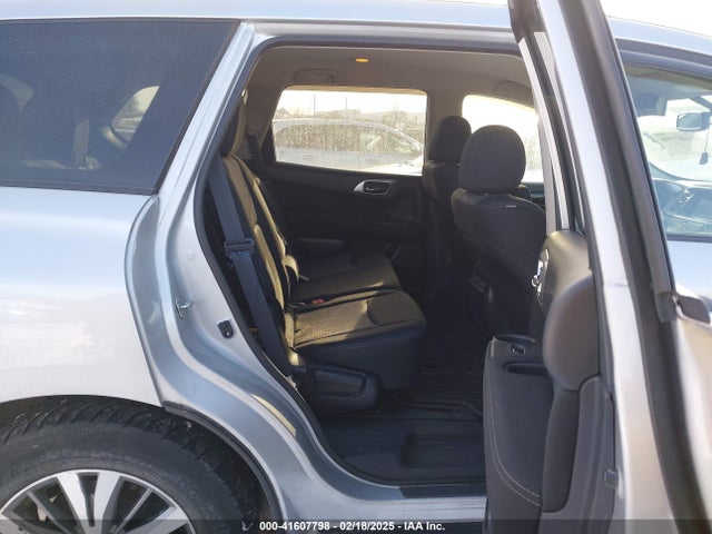 5N1DR2MM9HC678395 Nissan Pathfinder Sv