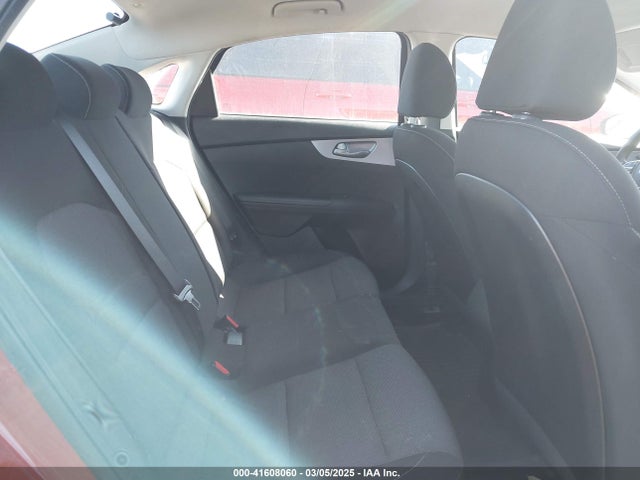 3KPF24AD8NE451334 KIA Forte Lxs