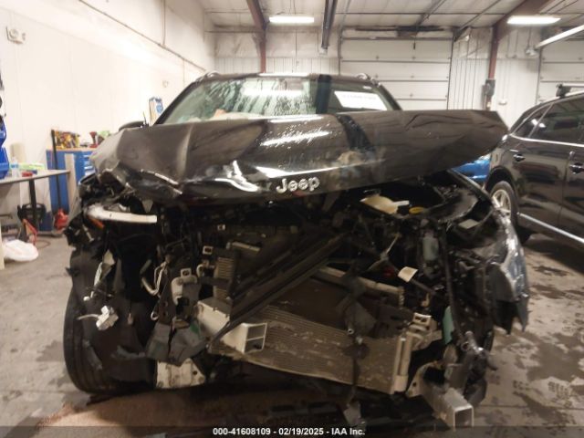 3C4NJDBB9NT134329 Jeep Compass Latitude 4x4