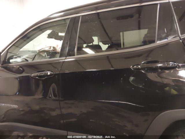3C4NJDBB9NT134329 Jeep Compass Latitude 4x4