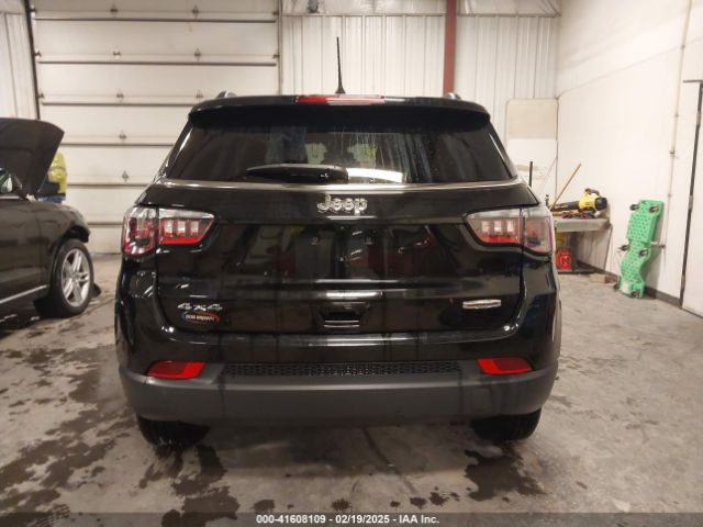 3C4NJDBB9NT134329 Jeep Compass Latitude 4x4
