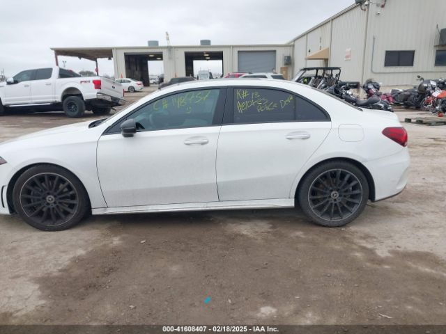 WDD3G4EB5KW012029 Mercedes-Benz A 220