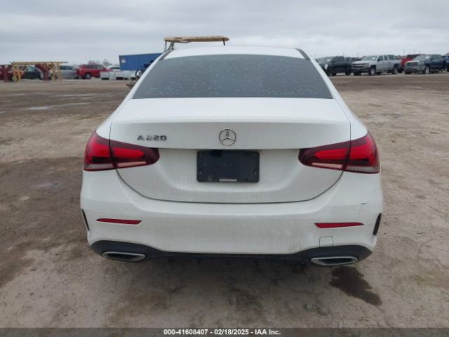 WDD3G4EB5KW012029 Mercedes-Benz A 220