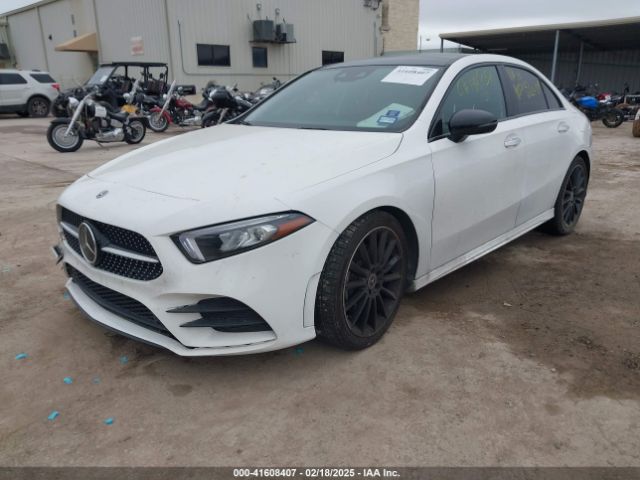 WDD3G4EB5KW012029 Mercedes-Benz A 220