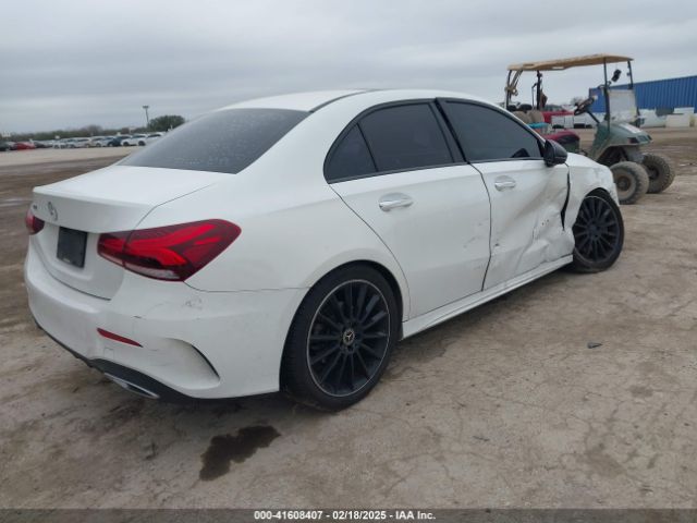 WDD3G4EB5KW012029 Mercedes-Benz A 220