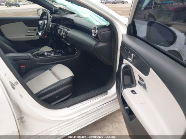 WDD3G4EB5KW012029 Mercedes-Benz A 220