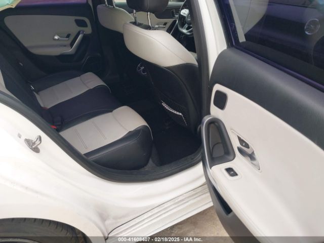 WDD3G4EB5KW012029 Mercedes-Benz A 220