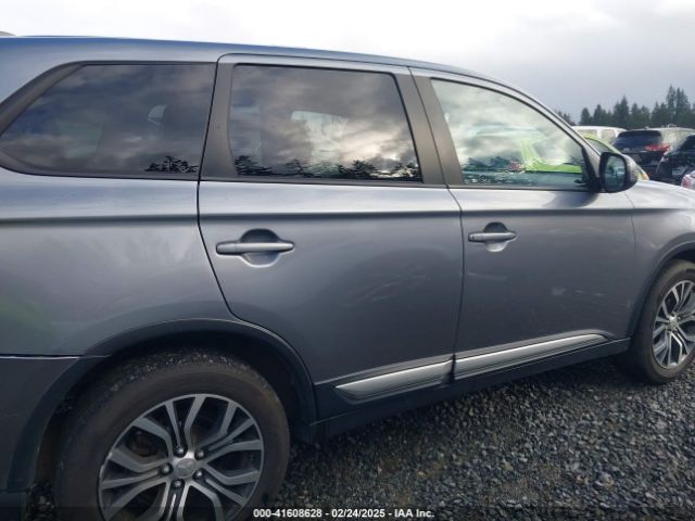 JA4AZ3A34HZ033833 Mitsubishi Outlander Se
