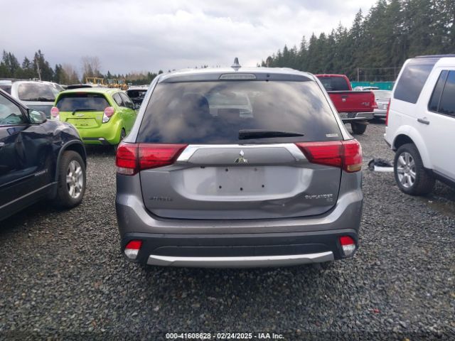 JA4AZ3A34HZ033833 Mitsubishi Outlander Se