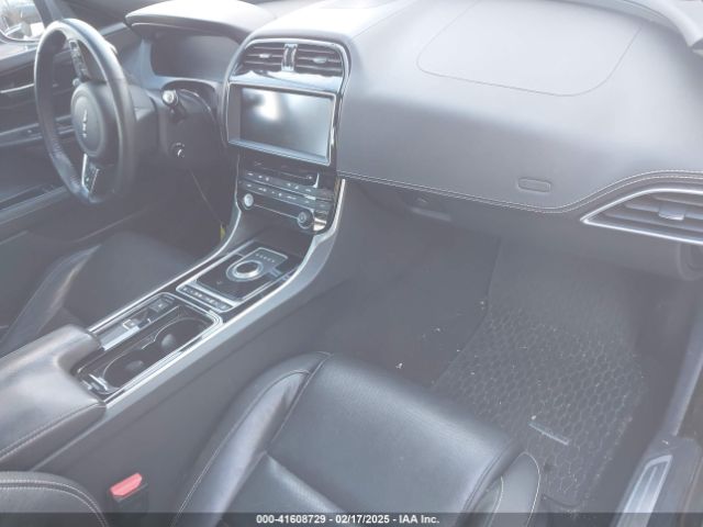 2018 JAGUAR XE SAJAM4FVXJCP21835 Photo 4