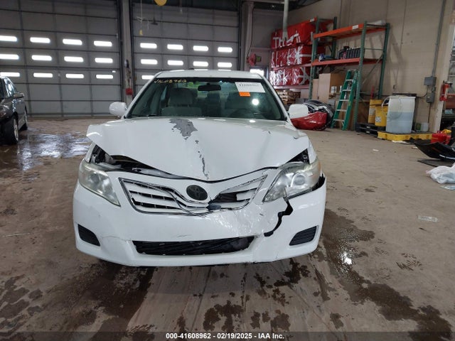 2010 Toyota Camry Le მანქანა იყიდება აუქციონზე, vin: 4T4BF3EK5AR024938, აუქციონის ნომერი: 41608962