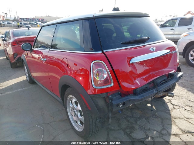 2012 MINI COOPER WMWSU3C55CT541177 Photo 2