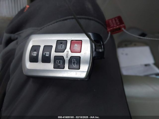 5TDYK3DC2GS726677 Toyota Sienna Xle Premium 8 Passenger