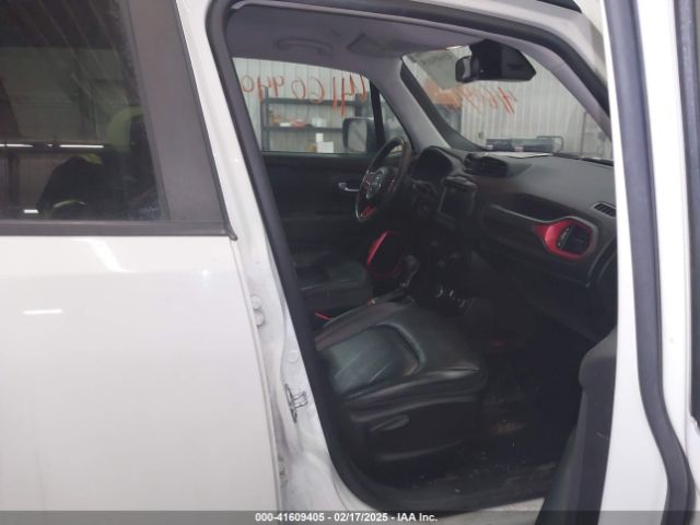 ZACCJBCB2JPH68075 Jeep Renegade Trailhawk 4x4