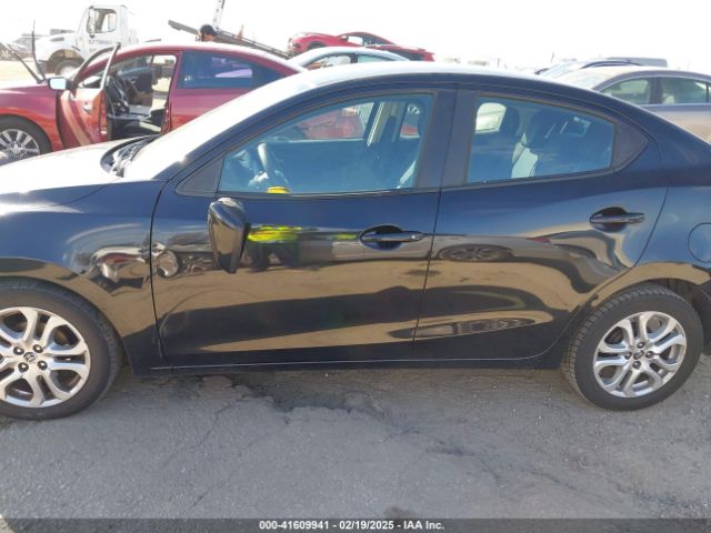 3MYDLBYV3HY170375 Toyota YARIS IA