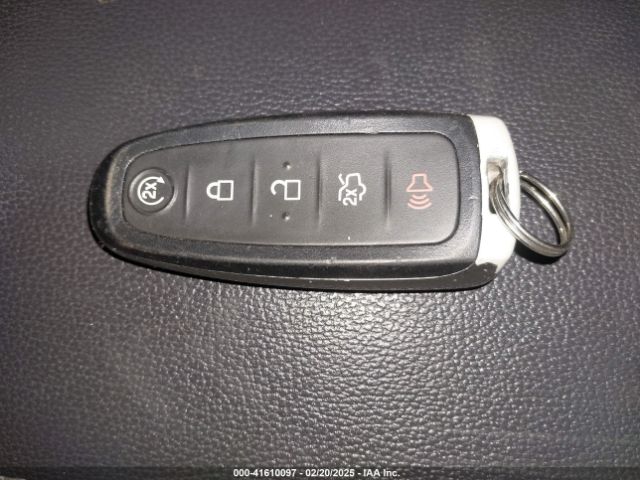 1FMCU9J90JUC80074 Ford Escape Titanium