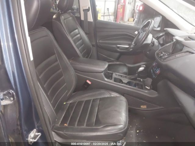 1FMCU9J90JUC80074 Ford Escape Titanium