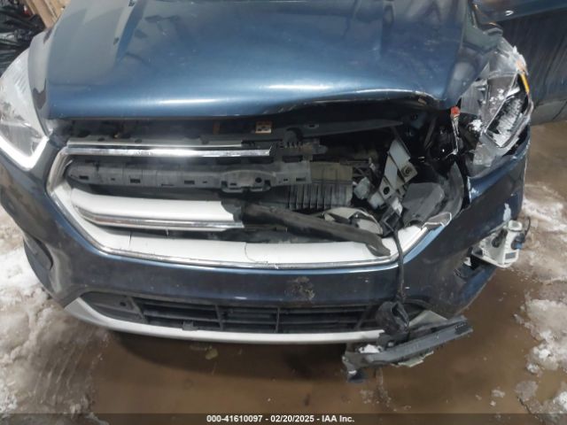 1FMCU9J90JUC80074 Ford Escape Titanium