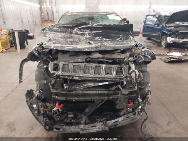 3C4NJDDB2JT211775 Jeep Compass Trailhawk 4x4