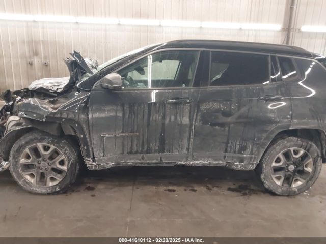3C4NJDDB2JT211775 Jeep Compass Trailhawk 4x4