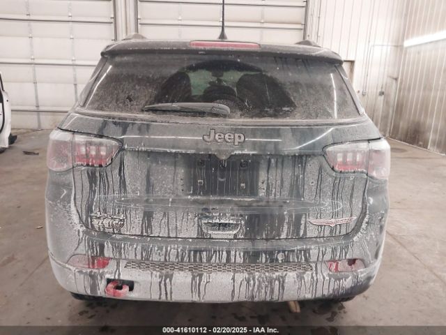 3C4NJDDB2JT211775 Jeep Compass Trailhawk 4x4