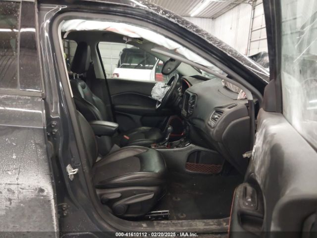 3C4NJDDB2JT211775 Jeep Compass Trailhawk 4x4
