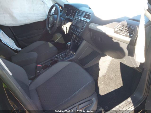 3VV0B7AX9JM209722 Volkswagen Tiguan 2.0t S