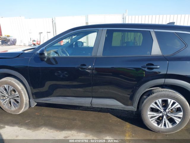 JN8BT3BA0PW437998 Nissan Rogue Sv Fwd
