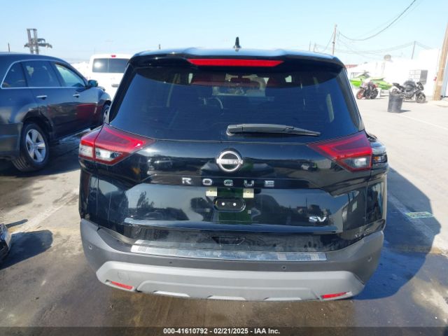 JN8BT3BA0PW437998 Nissan Rogue Sv Fwd