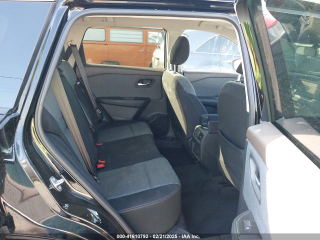 JN8BT3BA0PW437998 Nissan Rogue Sv Fwd