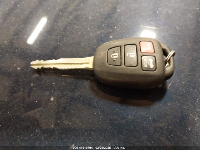 5YFBURHE7KP947689 Toyota COROLLA SE
