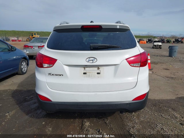 KM8JU3AG9FU997017 Hyundai TUCSON SE