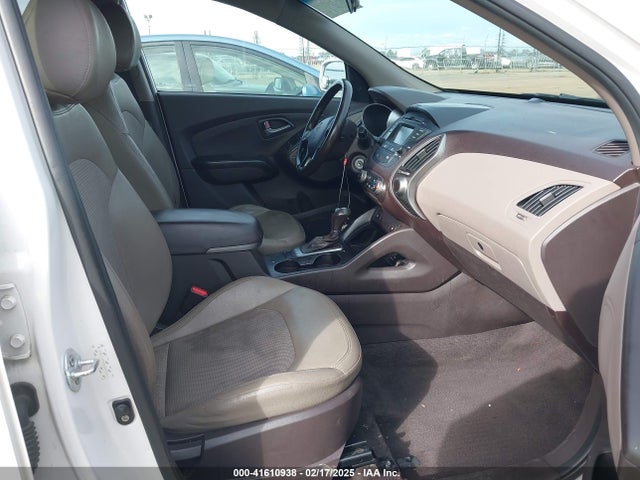 KM8JU3AG9FU997017 Hyundai TUCSON SE