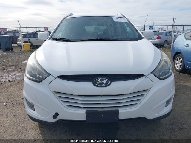 KM8JU3AG9FU997017 Hyundai TUCSON SE