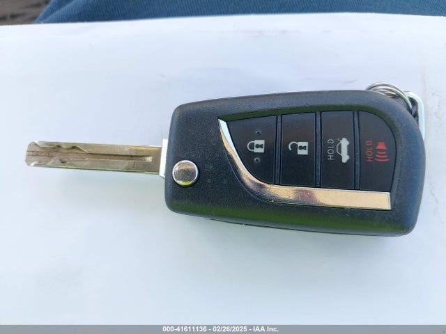 4T1C11AK0NU637532 Toyota CAMRY LE