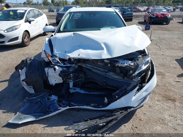 4T1C11AK0NU637532 Toyota CAMRY LE