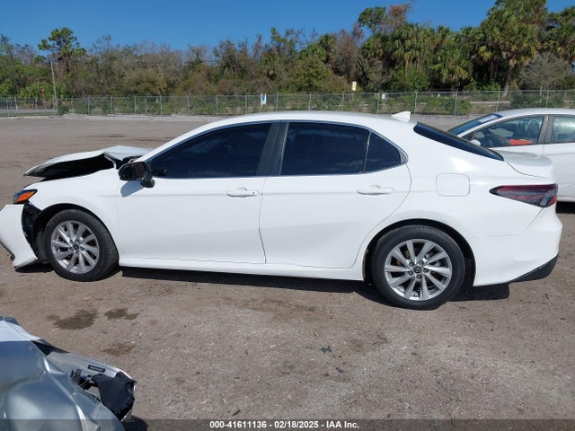 4T1C11AK0NU637532 Toyota CAMRY LE