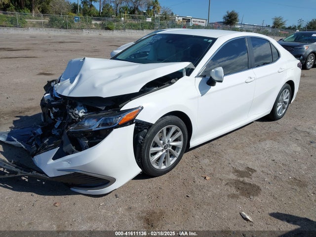 4T1C11AK0NU637532 Toyota CAMRY LE
