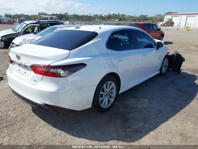 4T1C11AK0NU637532 Toyota CAMRY LE