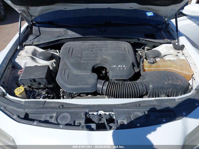 2C3CCABG8HH564320 Chrysler 300 300s