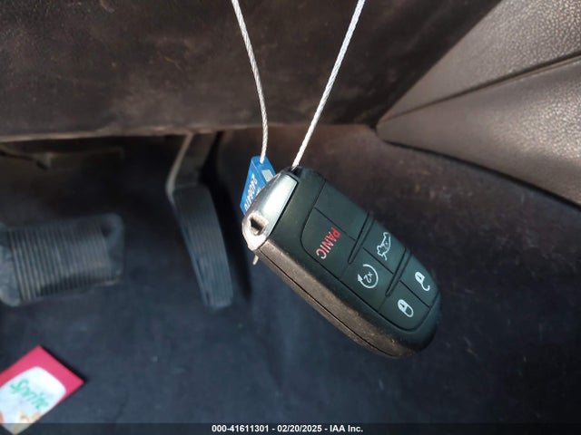 2C3CCABG8HH564320 Chrysler 300 300s