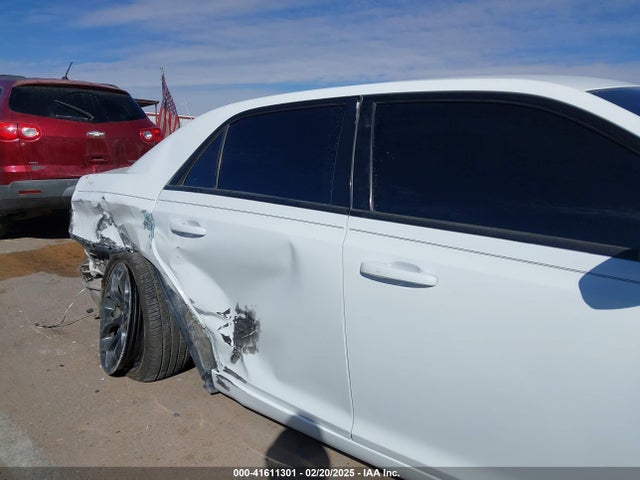 2C3CCABG8HH564320 Chrysler 300 300s