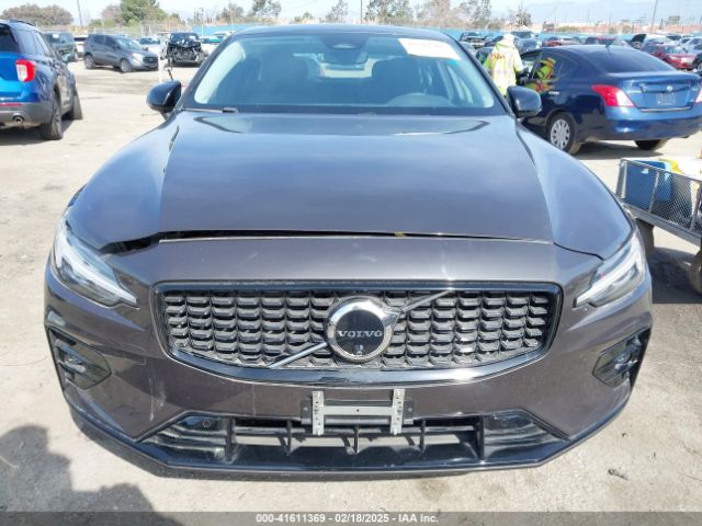 7JRL12TLXRG305460 Volvo S60 B5 Plus Dark Theme