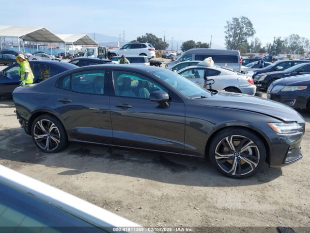 7JRL12TLXRG305460 Volvo S60 B5 Plus Dark Theme