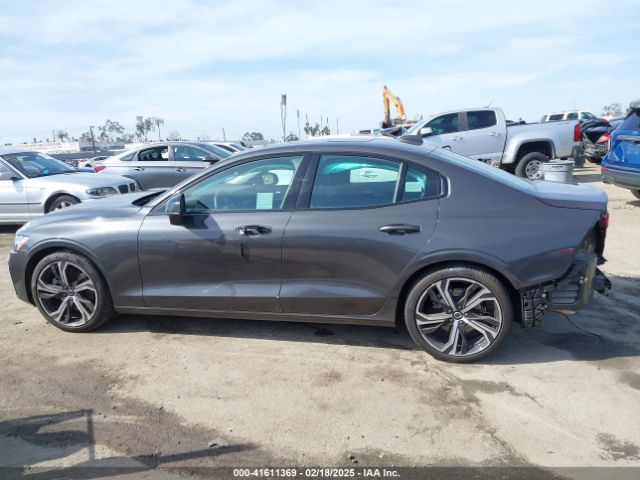 7JRL12TLXRG305460 Volvo S60 B5 Plus Dark Theme