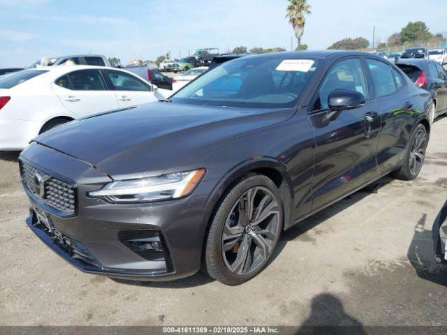 7JRL12TLXRG305460 Volvo S60 B5 Plus Dark Theme