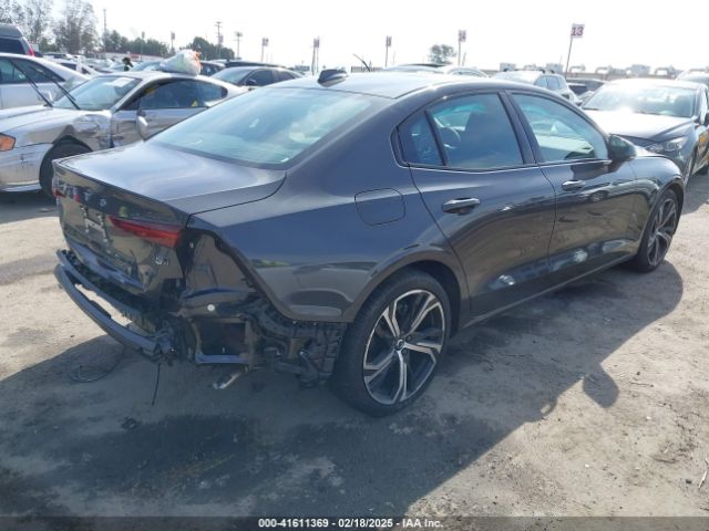 7JRL12TLXRG305460 Volvo S60 B5 Plus Dark Theme