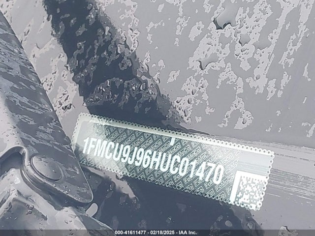 1FMCU9J96HUC01470 Ford Escape Titanium