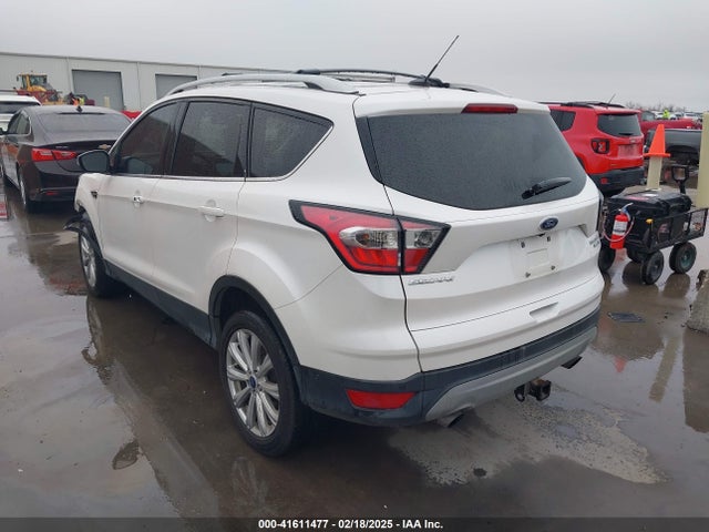 1FMCU9J96HUC01470 Ford Escape Titanium